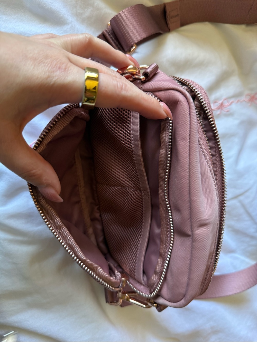 lululemon athletica Mauve Crossbody Bag with Rose Gold Hardware - Picture 4 of 4